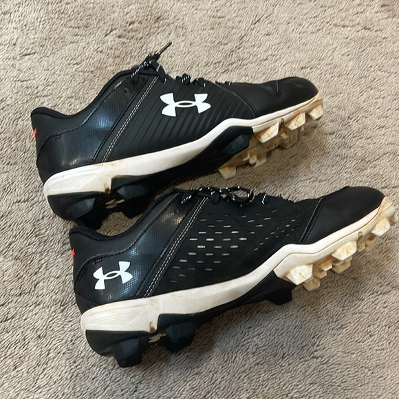 Men’s Under Armour Cleats - Picture 2 of 8